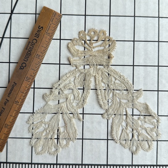Pair of Antique Lace Appliqués | Edwardian–1930s Ecru Embroidered Collar Inserts - Picture 11 of 16